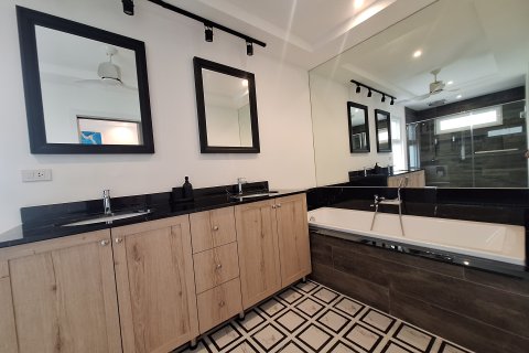 House in Hua Hin, Thailand 3 bedrooms № 163149 - photo 23