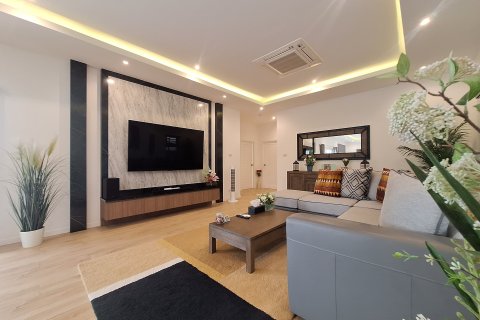 House in Hua Hin, Thailand 3 bedrooms № 163149 - photo 30