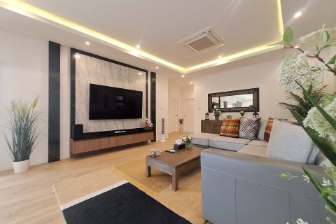 House in Hua Hin, Thailand 3 bedrooms № 163149 - photo 29