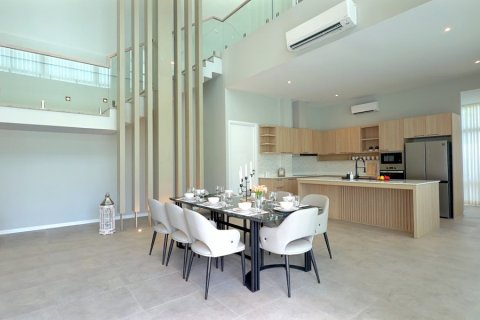 Villa in Pran Buri, Thailand 4 bedrooms № 168295 - photo 11