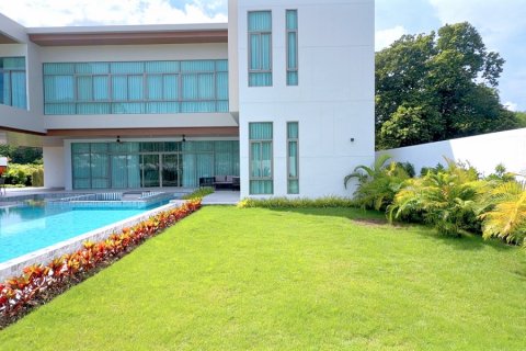 Villa in Pran Buri, Thailand 4 bedrooms № 168295 - photo 18