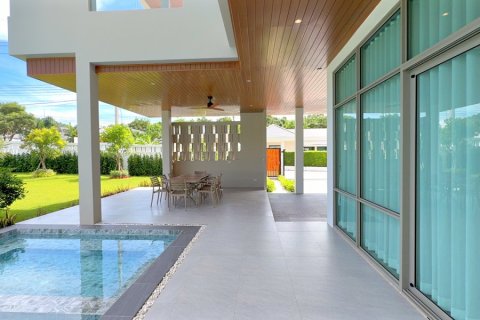 Villa in Pran Buri, Thailand 4 bedrooms № 168295 - photo 7