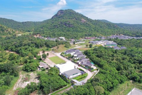 Villa in Pran Buri, Thailand 4 bedrooms № 168295 - photo 19