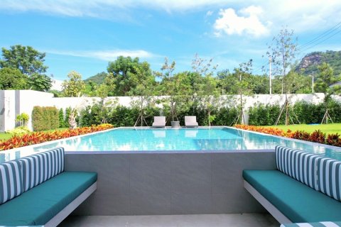 Villa in Pran Buri, Thailand 4 bedrooms № 168295 - photo 5