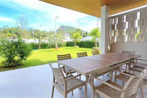 Villa in Pran Buri, Thailand 4 bedrooms № 168295 - photo 9