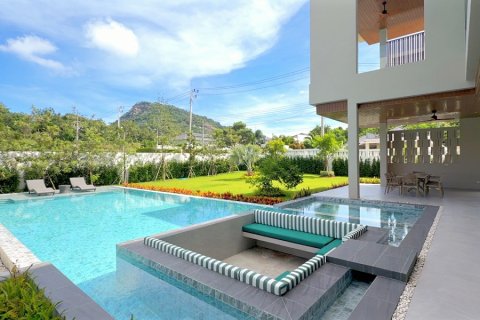 Villa in Pran Buri, Thailand 4 bedrooms № 168295 - photo 6