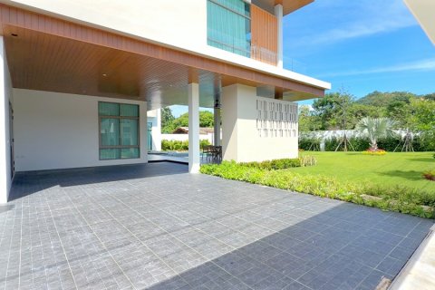 Villa in Pran Buri, Thailand 4 bedrooms № 168295 - photo 17