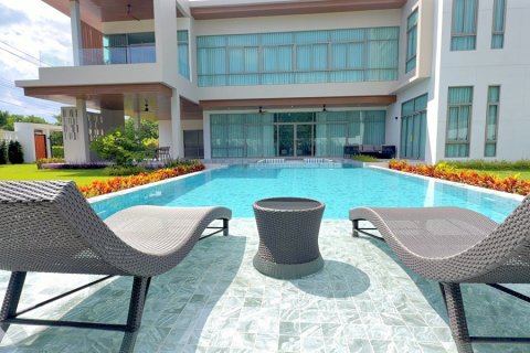 Villa in Pran Buri, Thailand 4 bedrooms № 168295 - photo 3