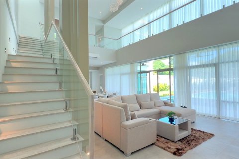 Villa in Pran Buri, Thailand 4 bedrooms № 168295 - photo 13