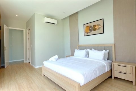 Villa in Pran Buri, Thailand 4 bedrooms № 168295 - photo 15