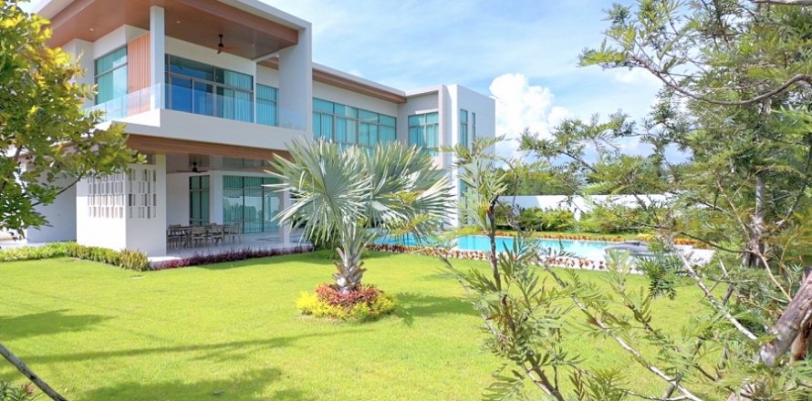 Villa in Pran Buri, Thailand 4 bedrooms № 168295