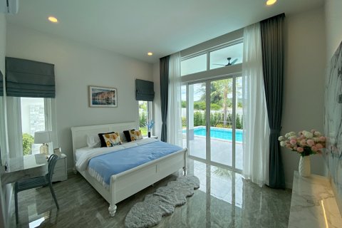 Villa in Hua Hin, Thailand 4 bedrooms № 168331 - photo 16