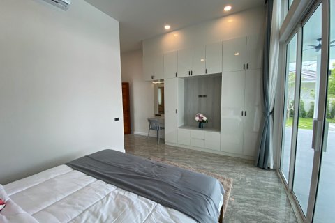 Villa in Hua Hin, Thailand 4 bedrooms № 168331 - photo 22