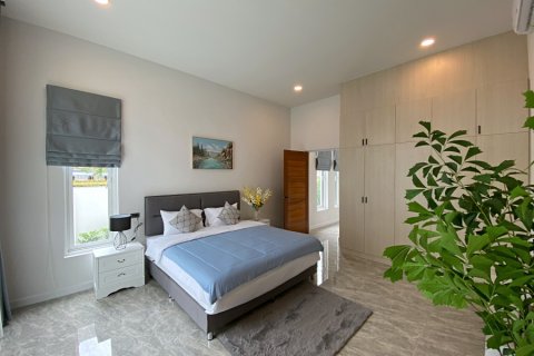 Villa in Hua Hin, Thailand 4 bedrooms № 168331 - photo 12