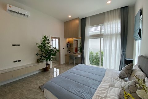 Villa in Hua Hin, Thailand 4 bedrooms № 168331 - photo 13