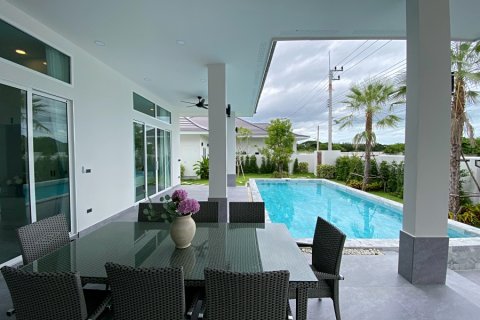 Villa in Hua Hin, Thailand 4 bedrooms № 168331 - photo 5