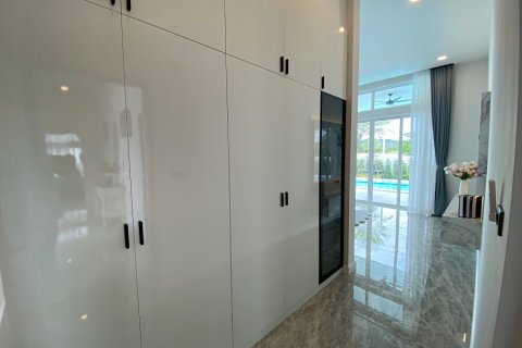 Villa in Hua Hin, Thailand 4 bedrooms № 168331 - photo 19