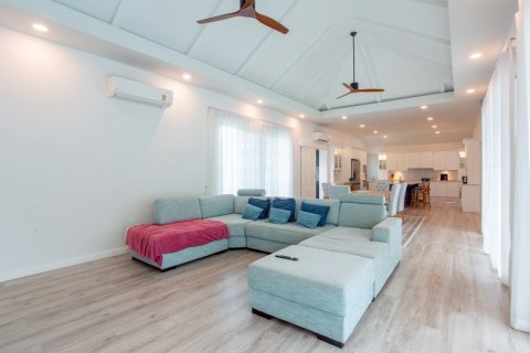 Villa in Hua Hin, Thailand 3 bedrooms № 168332 - photo 9