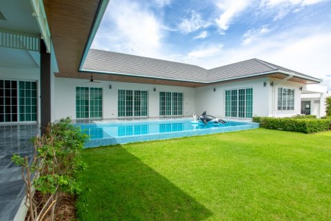 Villa in Hua Hin, Thailand 3 bedrooms № 168332 - photo 3