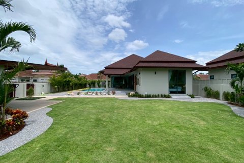 Villa in Hua Hin, Thailand 3 bedrooms № 168330 - photo 2