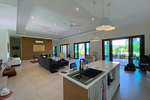 Villa in Pran Buri, Thailand 5 bedrooms № 168297 - photo 11