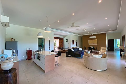 Villa in Pran Buri, Thailand 5 bedrooms № 168297 - photo 10