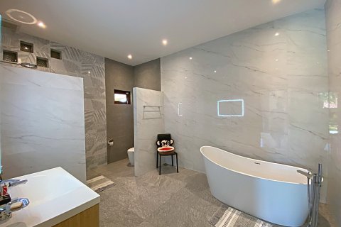 Villa in Pran Buri, Thailand 5 bedrooms № 168297 - photo 24