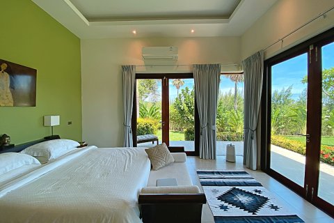 Villa in Pran Buri, Thailand 5 bedrooms № 168297 - photo 27