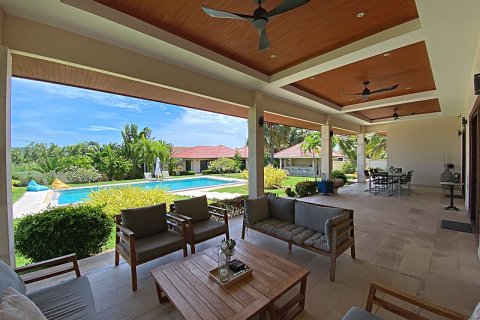 Villa in Pran Buri, Thailand 5 bedrooms № 168297 - photo 3