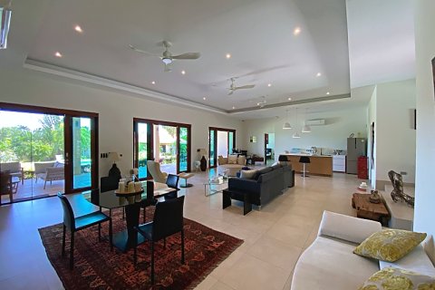 Villa in Pran Buri, Thailand 5 bedrooms № 168297 - photo 13