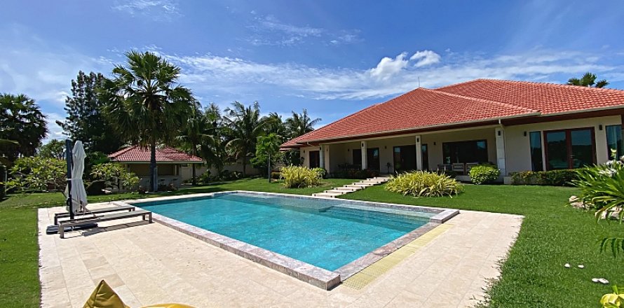 Villa in Pran Buri, Thailand 5 bedrooms № 168297