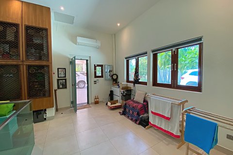 Villa in Pran Buri, Thailand 5 bedrooms № 168297 - photo 17