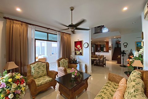 Villa in Hua Hin, Thailand 3 bedrooms № 168296 - photo 11