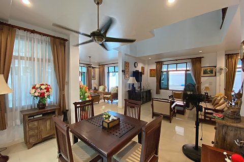 Villa in Hua Hin, Thailand 3 bedrooms № 168296 - photo 12