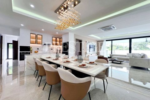 House in Pattaya, Thailand 5 bedrooms № 233225 - photo 6
