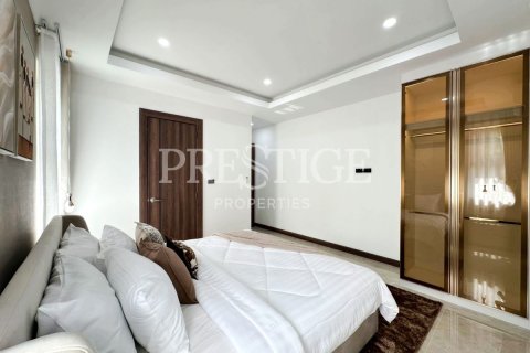 House in Pattaya, Thailand 5 bedrooms № 233225 - photo 23