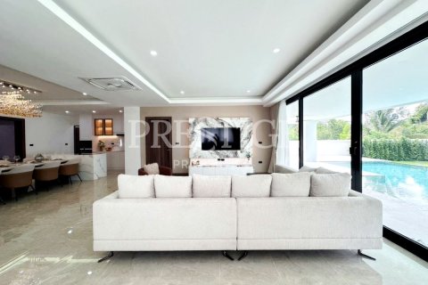 House in Pattaya, Thailand 5 bedrooms № 233225 - photo 4