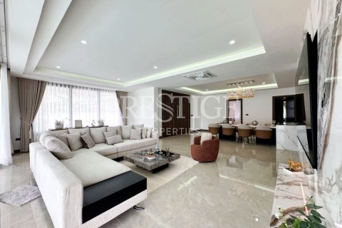 House in Pattaya, Thailand 5 bedrooms № 233225 - photo 3