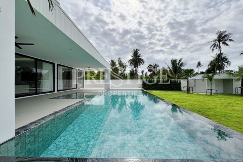 House in Pattaya, Thailand 5 bedrooms № 233225 - photo 29