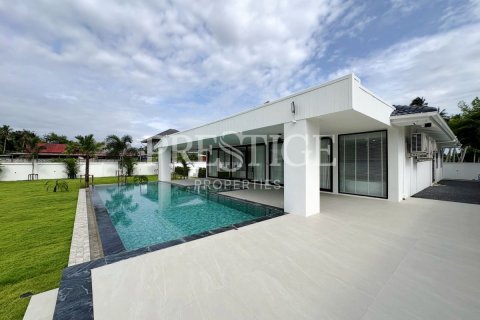House in Pattaya, Thailand 5 bedrooms № 233225 - photo 30