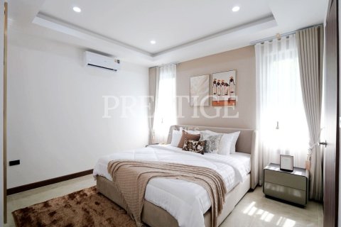 House in Pattaya, Thailand 5 bedrooms № 233225 - photo 22