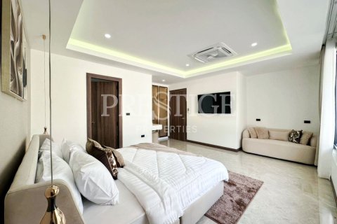 House in Pattaya, Thailand 5 bedrooms № 233225 - photo 18