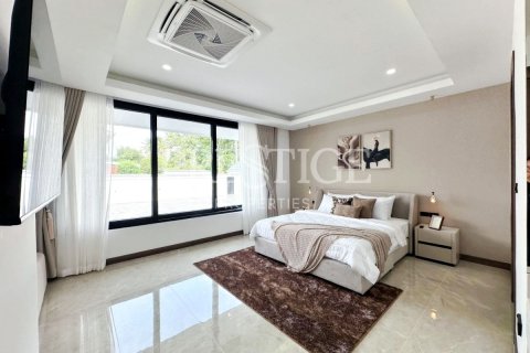 House in Pattaya, Thailand 5 bedrooms № 233225 - photo 17
