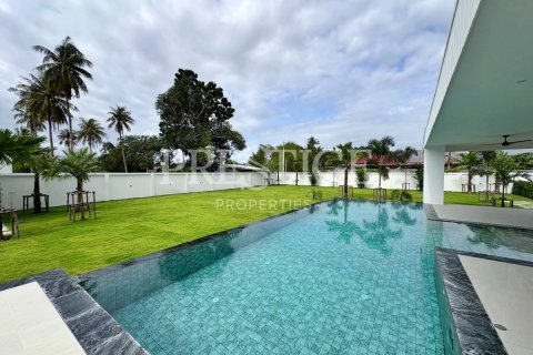 House in Pattaya, Thailand 5 bedrooms № 233225 - photo 28