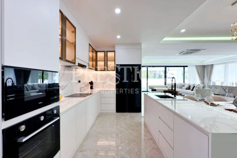 House in Pattaya, Thailand 5 bedrooms № 233225 - photo 8