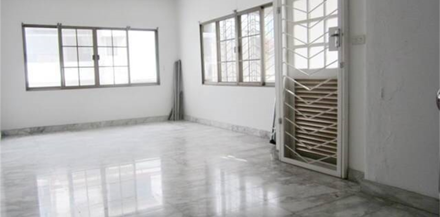 Reihenhaus in Bangkok, Thailand 4 Schlafzimmer № 233223