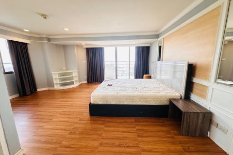 Кондоминиум с 3 спальнями в Суан Луанге, Бангкок, Таиланд № 147918 - фото 9