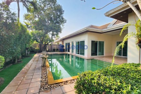 House in Pattaya, Thailand 3 bedrooms № 197368