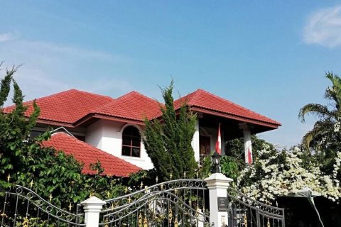 House in Phrae, Thailand 4 bedrooms № 148717 - photo 1