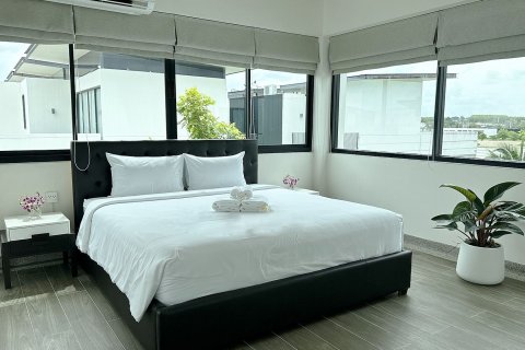 Villa in Phuket, Thailand 5 bedrooms № 170761 - photo 12